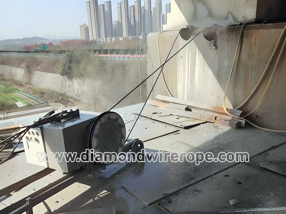 Reinforced concrete cutting:  Diamond rope&nbsp;concrete saw for cutting